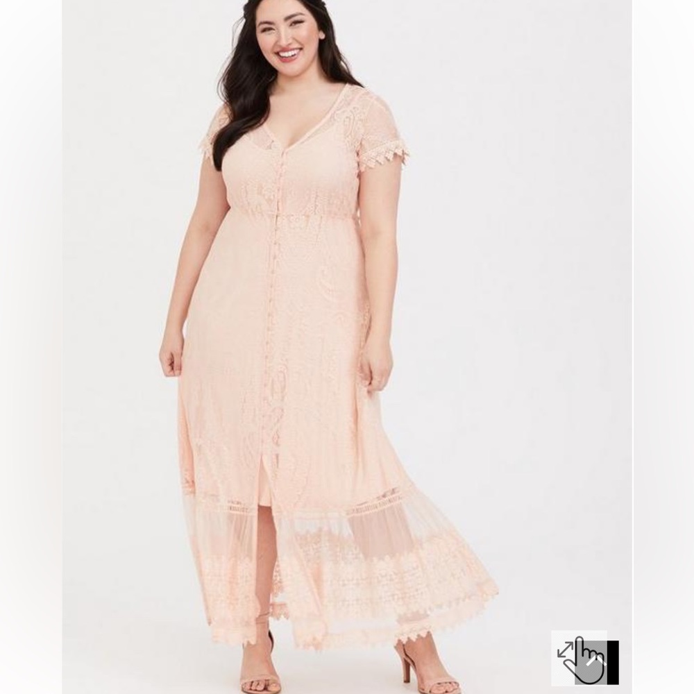 Elegant Lace Maxi Dress in Soft Pink